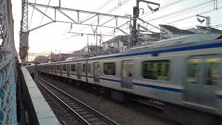 【唸るE235の120km高速通過】E235系横須賀線 普通君津行