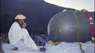 Dhyanalinga the makingA very rare old Sadhguru Video