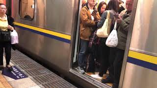 2020總統選舉投票前最後一天晚上六時五十分台北車站火車進出站人潮情況
