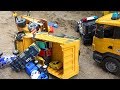 덤프트럭 도와주기 중장비 자동차 장난감 포크레인 놀이 Dump Truck Helps Car Toy