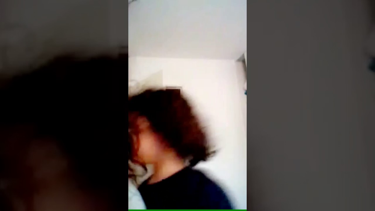 Comment faire sortir son frère de sa chambre - YouTube