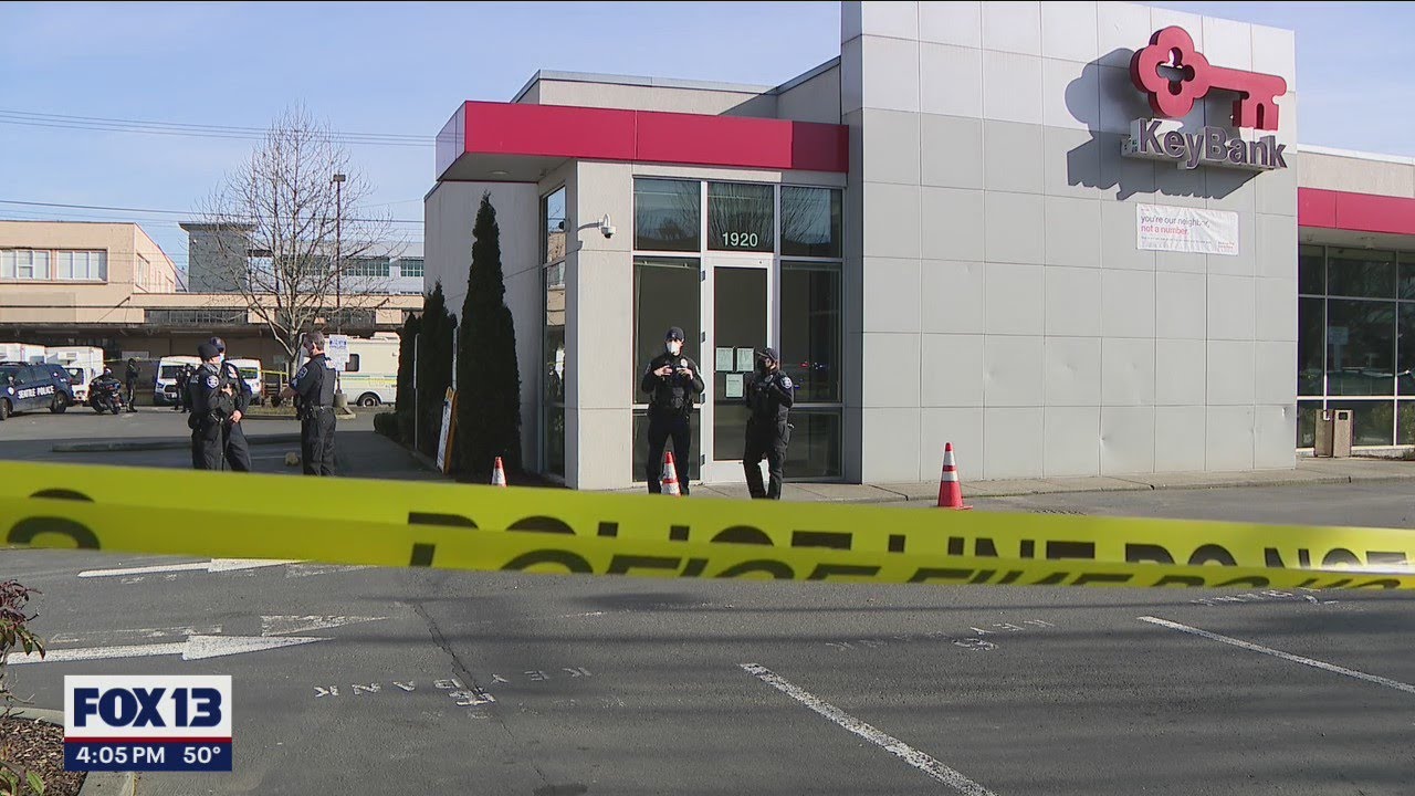 Bank Employee Shot During Robbery Seattle Police Searching For Armed bank-employee-shot-during-robbery-seattle-police-searching-for-armed