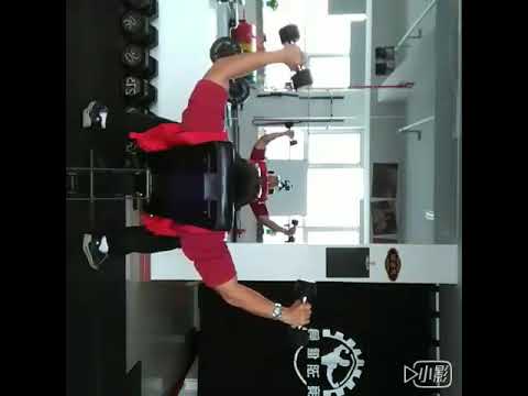 上斜哑铃卧推如何沉肩