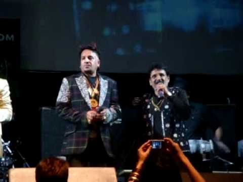 Jazzy B & Kuldip Manak LIVE DUET NEW Part ONE MUST...