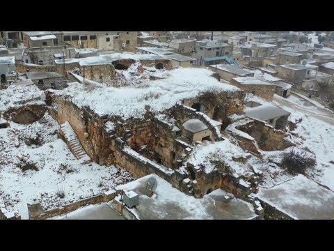 فيديو: التماثيل المجمدة في الهواء