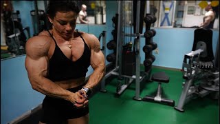 Muscle Woman - Anastasia Leonova 💪 #girlswithmuscles  #biceps #shorts #ifbbprobodybuilding
