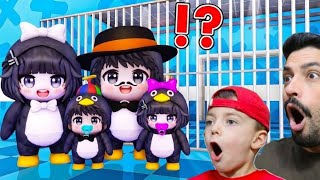 ESCAPING THE GUGUGAGA PENGUIN FAMILY PRISON! 😨 screenshot 2