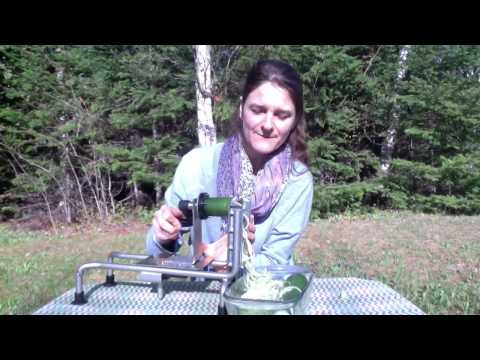 raw-zucchini-pasta-recipe-/-recette-de-spaghettis-crus-(vidéo-:-fr)