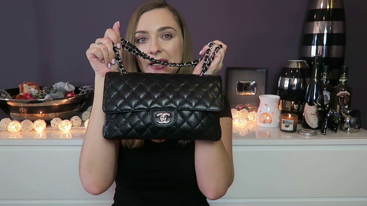 CO MIEŚCI CHANEL CLASSIC FLAP BAG/CO MAM TOREBCE - YouTube