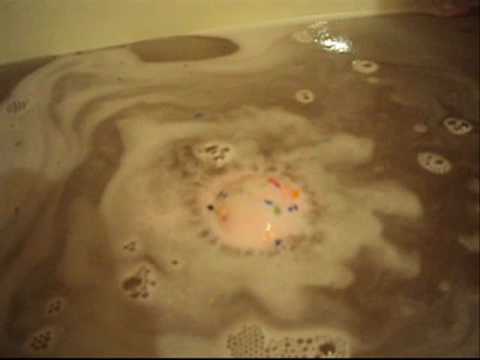 Champagne Supernova LUSH Bath Bomb