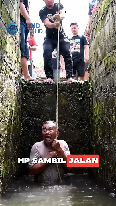 Evacuate the Grandpa Who Fell into the Sewer!