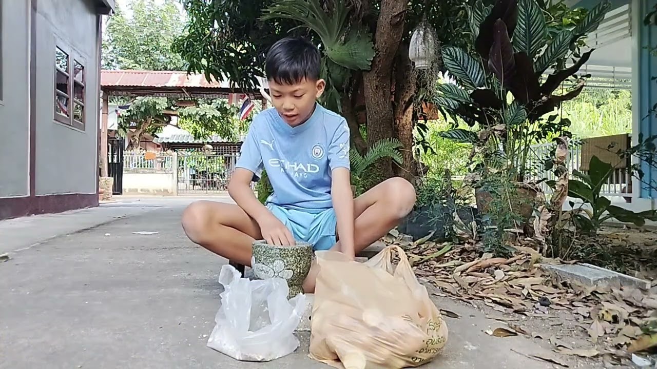 ตำเปลือกไข่ทำปุ๋ย