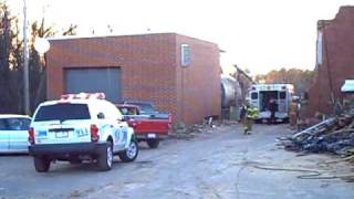 Man fals 20 feet down elevator shaft
