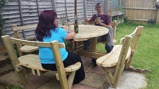 How to make a round 8 seater garden bench I was given a grainy photo by my other half, and asked to build "this". four days and a good few metres of pressure treated timber ...