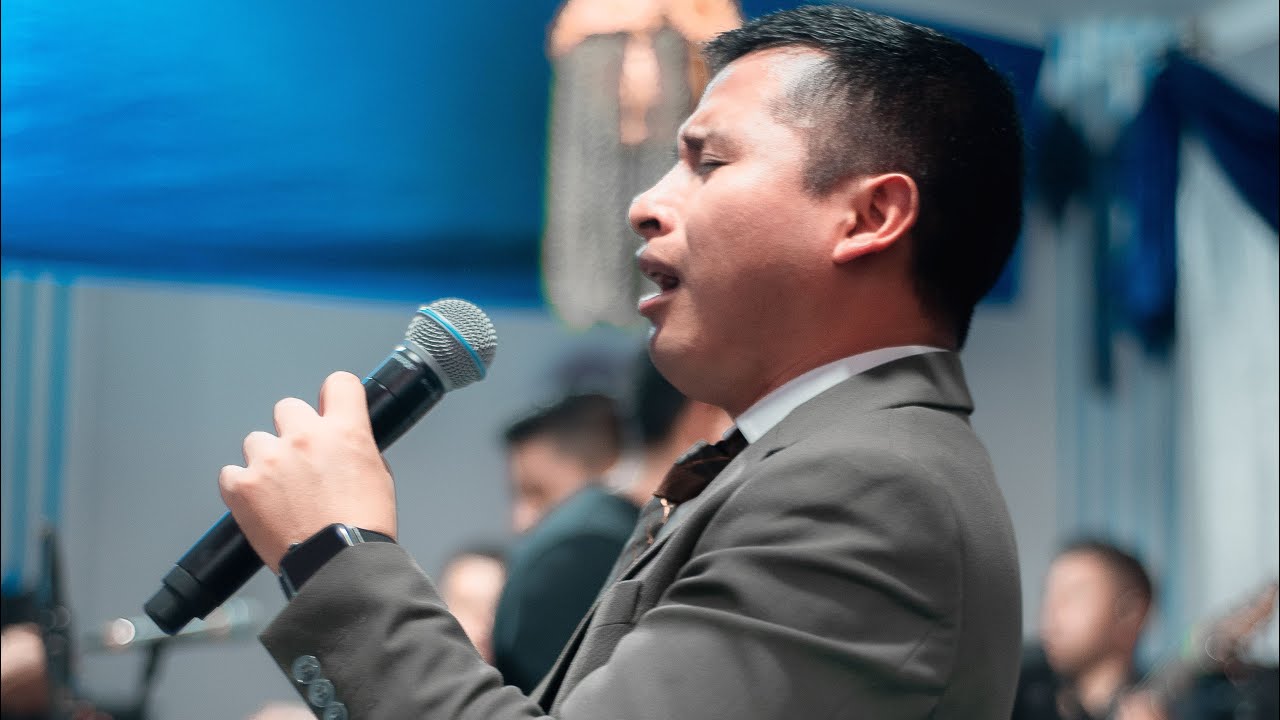 maynor-morales-junto-al-ministerio-ministrando-desde-la-boca-costa