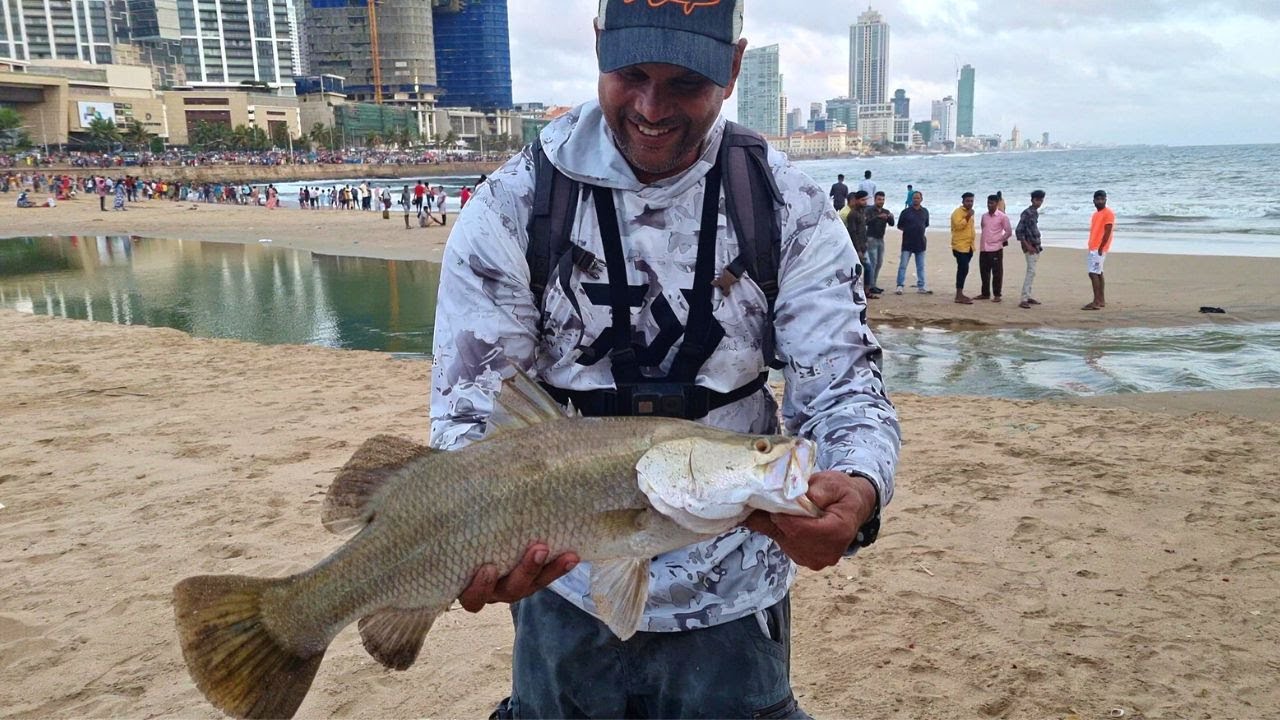 SHORE JIGGING With SPRO BuckTail - SALT WATER BARRAMUNDI