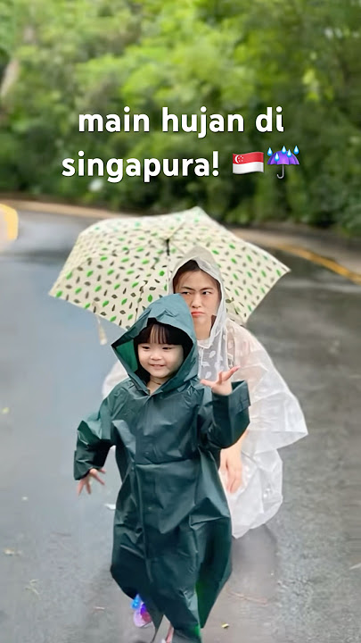 pertama kalinya yuka-chan main hujan di kebun binatang singapura! #yukachan #singaporezoo #trending