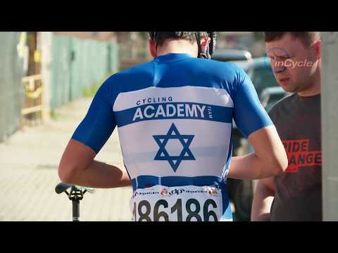Video: Izraelská cyklistická akademie pozvána na Giro d'Italia, protože Direct Energie chybí