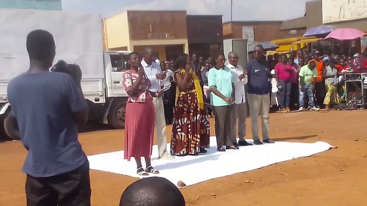 IREBERE ABAKINNYI B'IKINAMICO URUNANA ❤️❤️ MUKOBWAJANA BURYA NI ICYIZUNGEREZI  TURABAZANYE