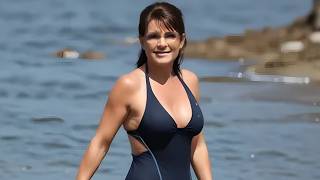 She Chose The Wrong Swimwear 👙For Beach And It's A Feast For Your Eyeballs | Sara Palin