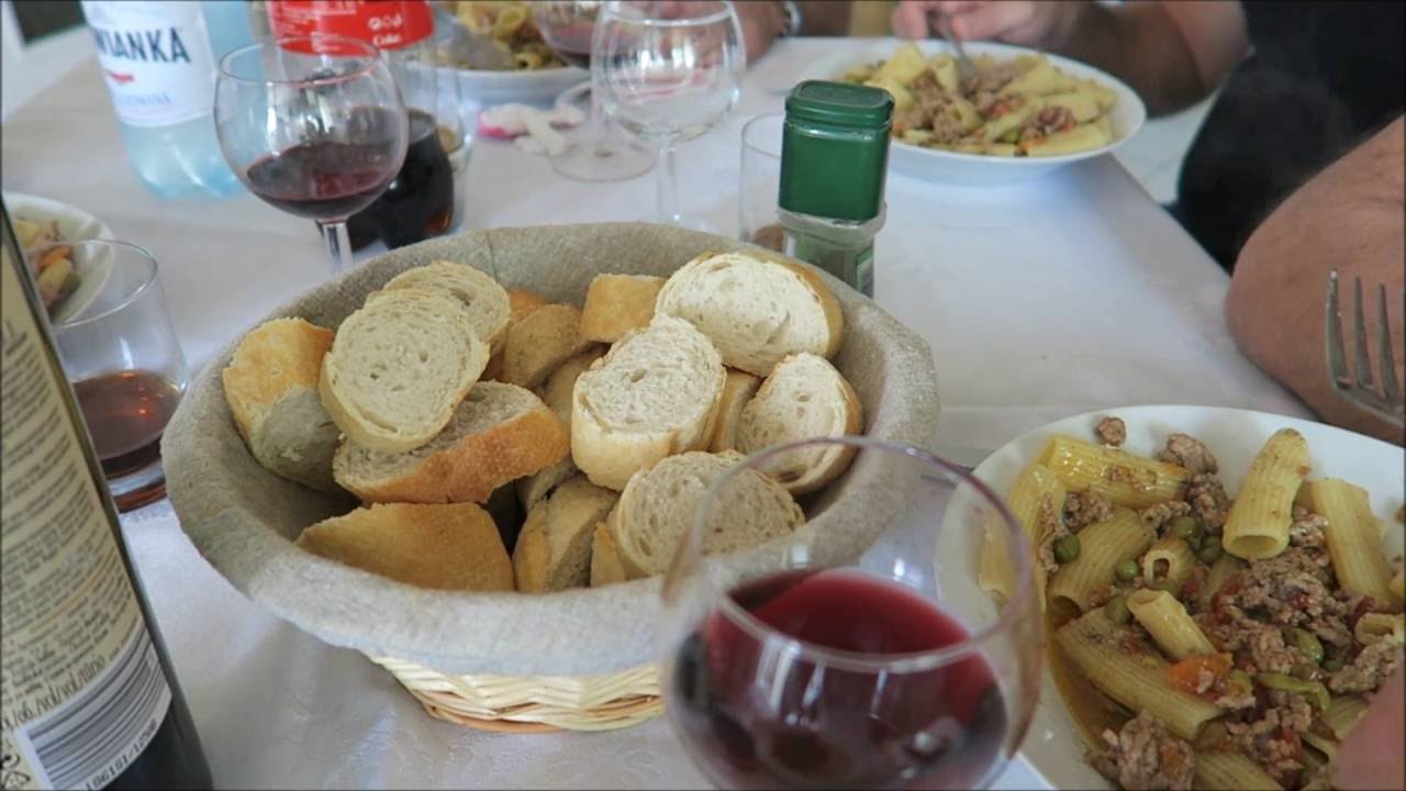 Mama Krząta Się W Kuchni Od Rana OD RANA W KUCHNI + PRZEPIS NA BOLOGNESE - YouTube