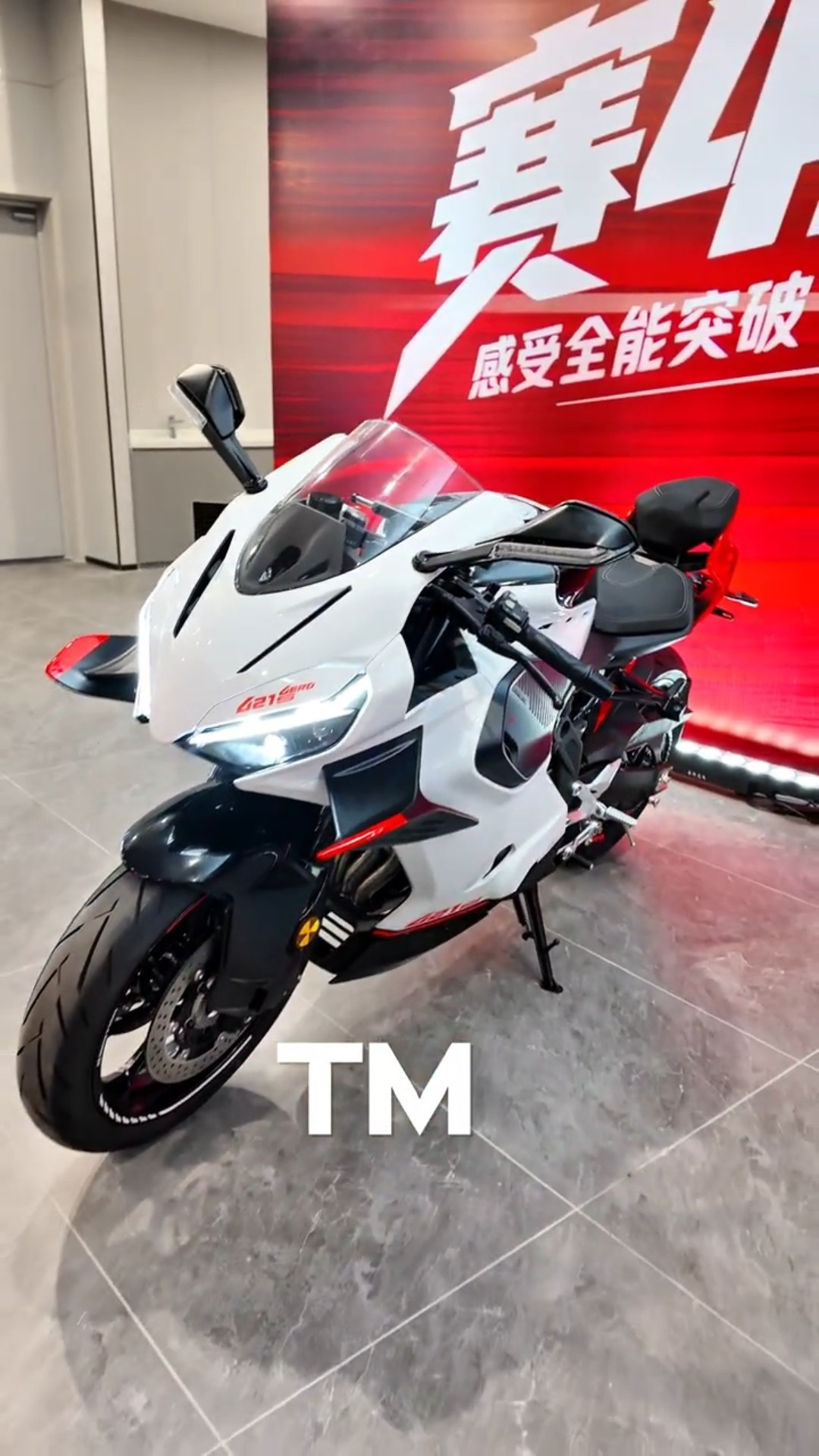 QJMOTOR SRK 421S First Look - Better Than Kawasaki ZX-4R? - YouTube