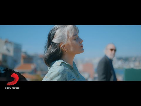 Ayça Özefe & Mehmet Güreli – Serçe ve Aşk