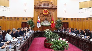 Thủ tướng Nguyễn Xuân Phúc hội kiến Tổng thống Hàn Quốc Moon Jae-in