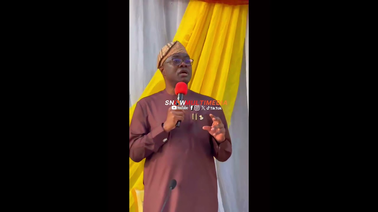 Срочная новость: Макинде объявил Ладоджу председателем Совета Оба, Алаафин отсутствует.