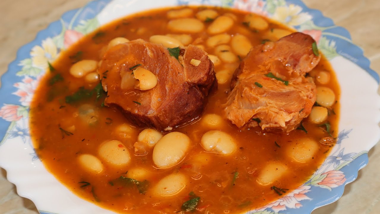 Deliciul Autentic al Fasolei cu Ciolan Afumat