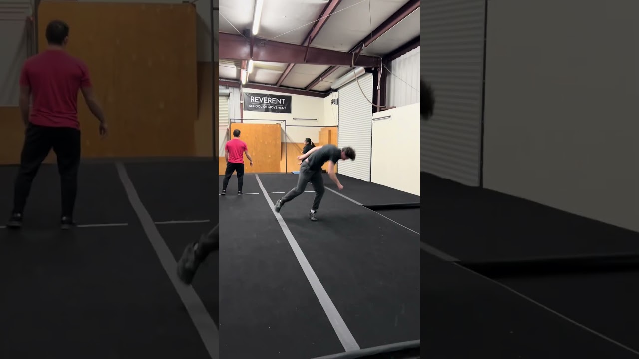 Scoot Full - B Twist - Cartwheel - Full