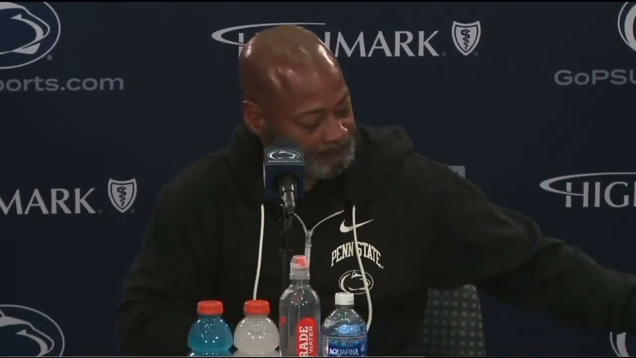 Временно исполняющий обязанности тренера Университета штата Пенсильвания расплакался, рассказывая...