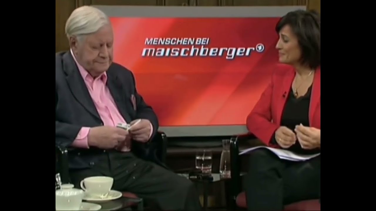 Helmut Schmidt testet E-Zigarette