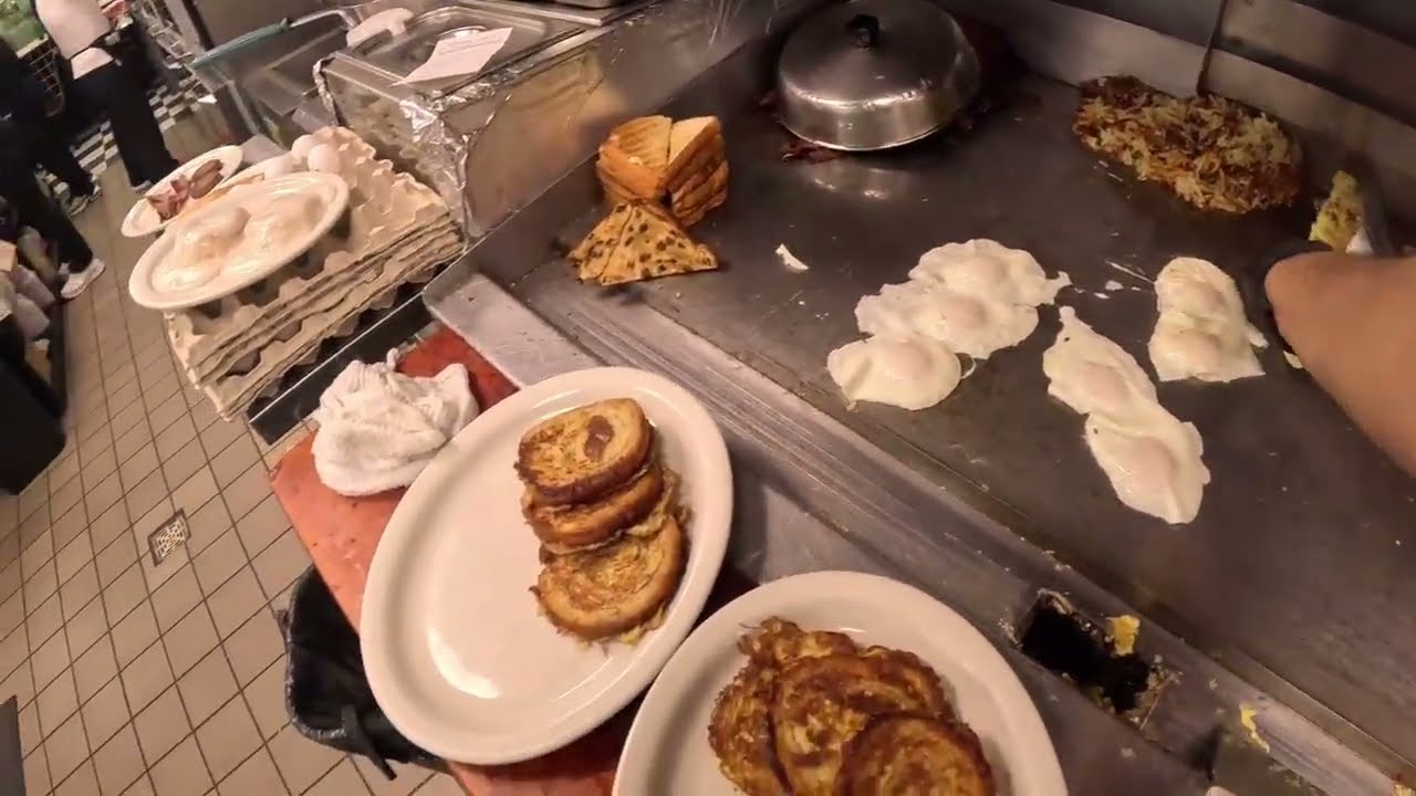 POV: Приготовление настоящего завтрака | На оживленной кухне