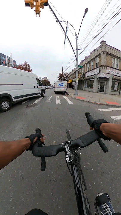 Expectations vs reality #urbancyclist #fixie #citycycling #closecall #fixievideos #fixiegear