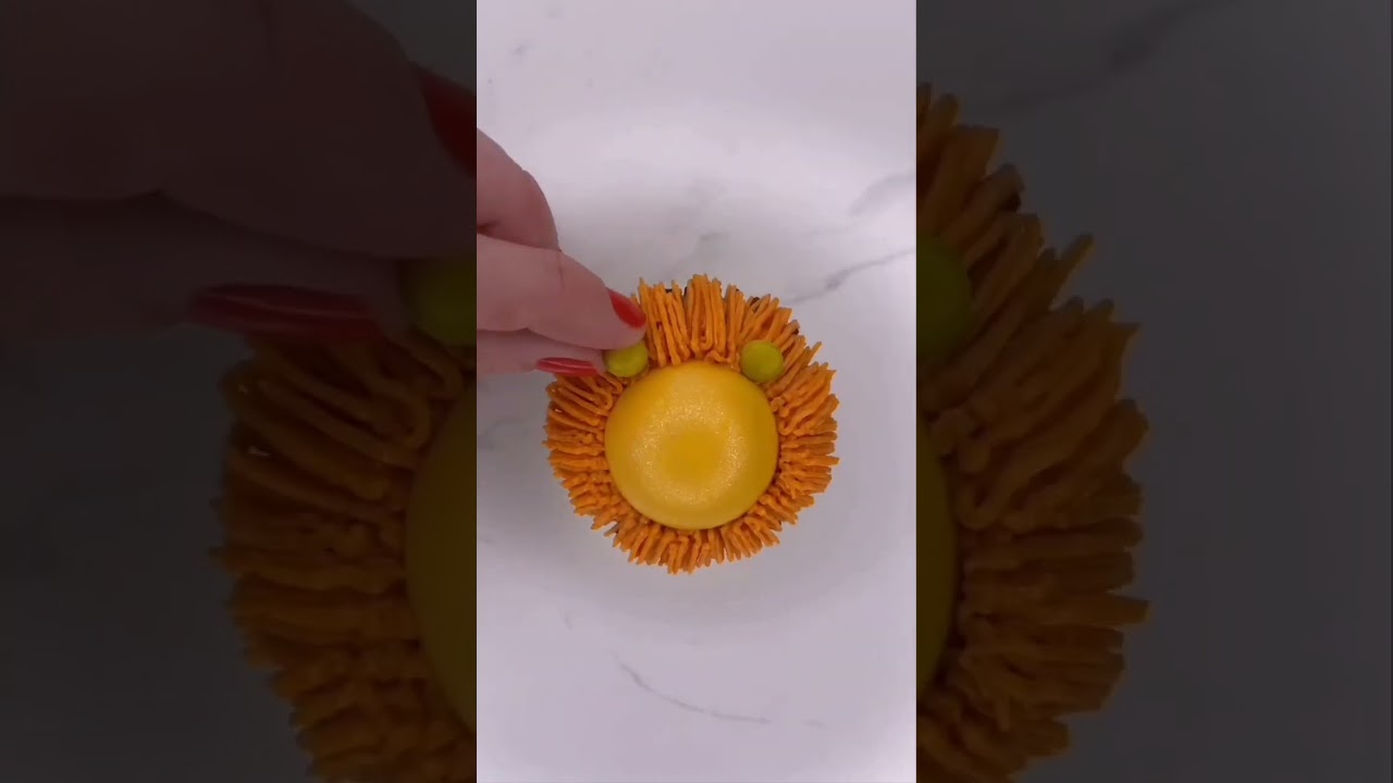 Lion cup cake 