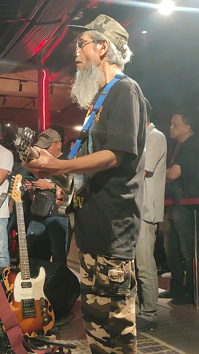 Gitaris Legend Edi Kemput Grass Rock dan lie Andi Di Acara tribute to iwan Xaverius