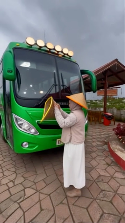 naik bus telolet hijau 🚌