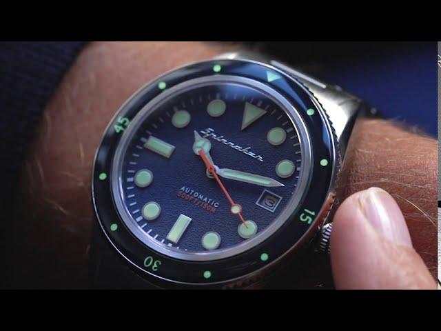 Closer look at the Cahill Mid-Size Admiral Blue | #spinnaker