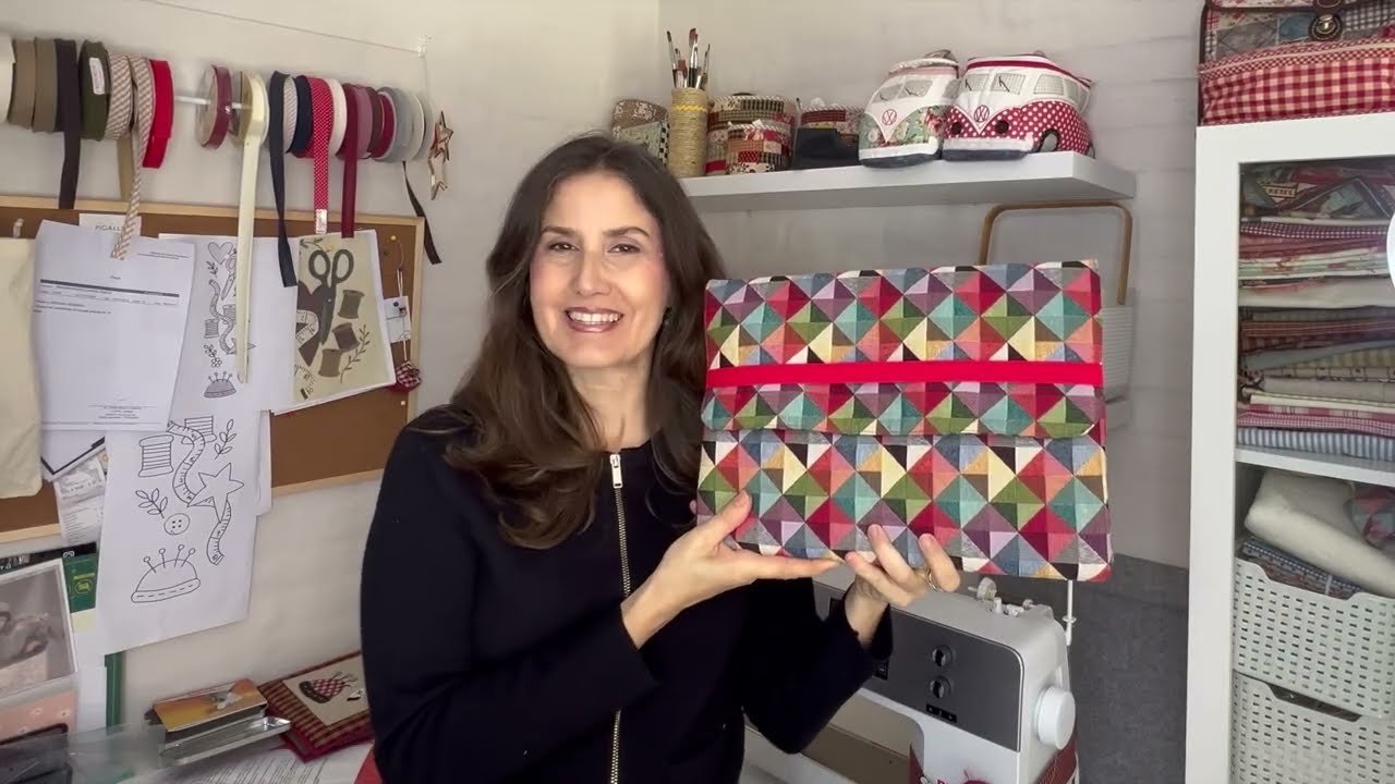 Используйте обрезки. Сделайте чехол для ноутбука или планшета без выкроек.