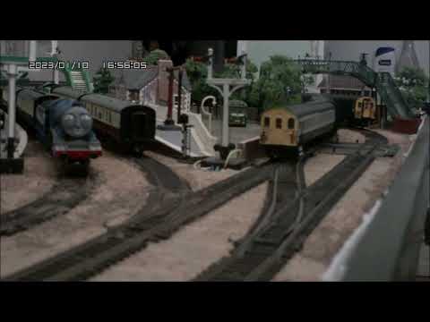 Hornby and Bachmann EMUs on Trakmat Layout