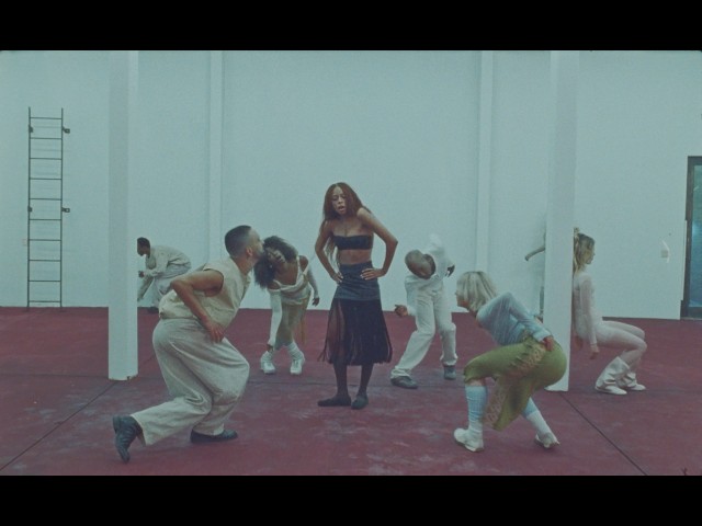 HandleNEW!Ravyn Lenae