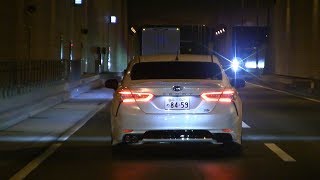 現場から加速が悪すぎると不満の声! 後続車に迷惑をかけるカムリ 覆面 ハイブリッド 白 エアロ 新型 警視庁 パトカー Undercover Cop Car TOYOTA CAMRY HYBRID