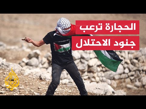 هروب جنود الاحتلال خلال مواجهات مع فلسطينيين بمخيم الدهيشة في بيت لحم