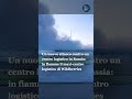 Nella notte di mercoledì 26 agosto 2026, un attacco con droni ha provocato un vasto incendio nel cen