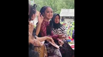 Ngintip Anisa Rahmah Di Belakang Panggung.