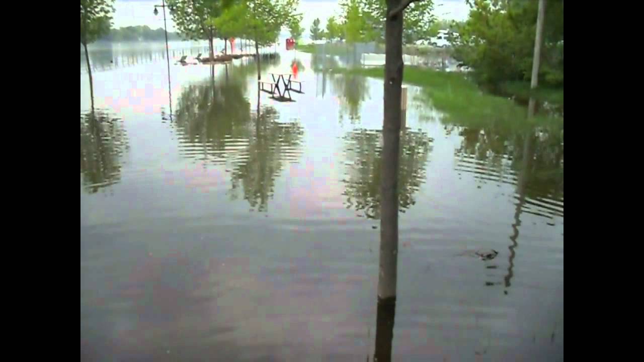 Inondation Stjeansurrichelieu bort de l'eau. YouTube