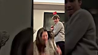 Türk Bayrağını Bilmeyen Kıza Arkadaşı Acımıyor Nsskdkd