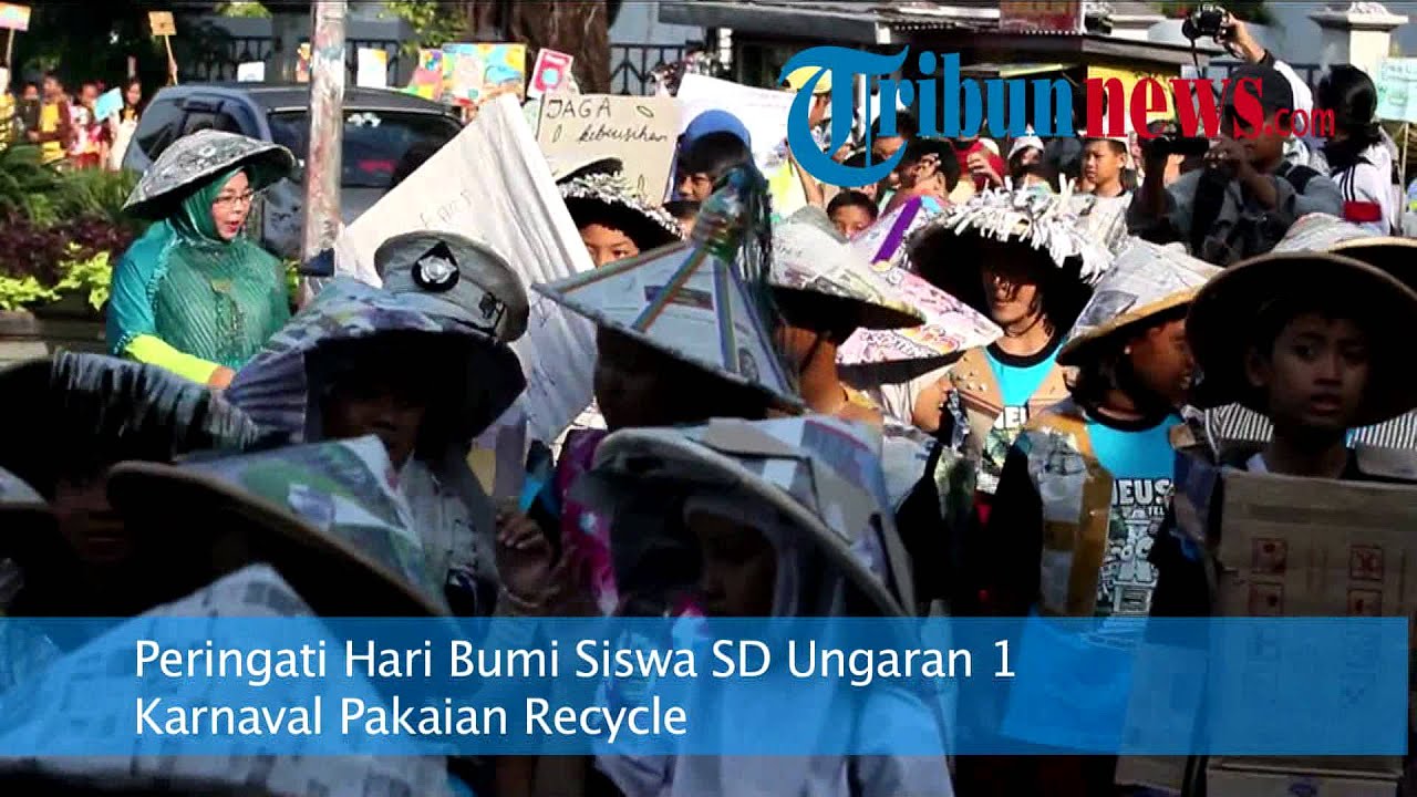 Peringati Hari Bumi SD Ungaran 1 Karnaval Pakaian Recycle