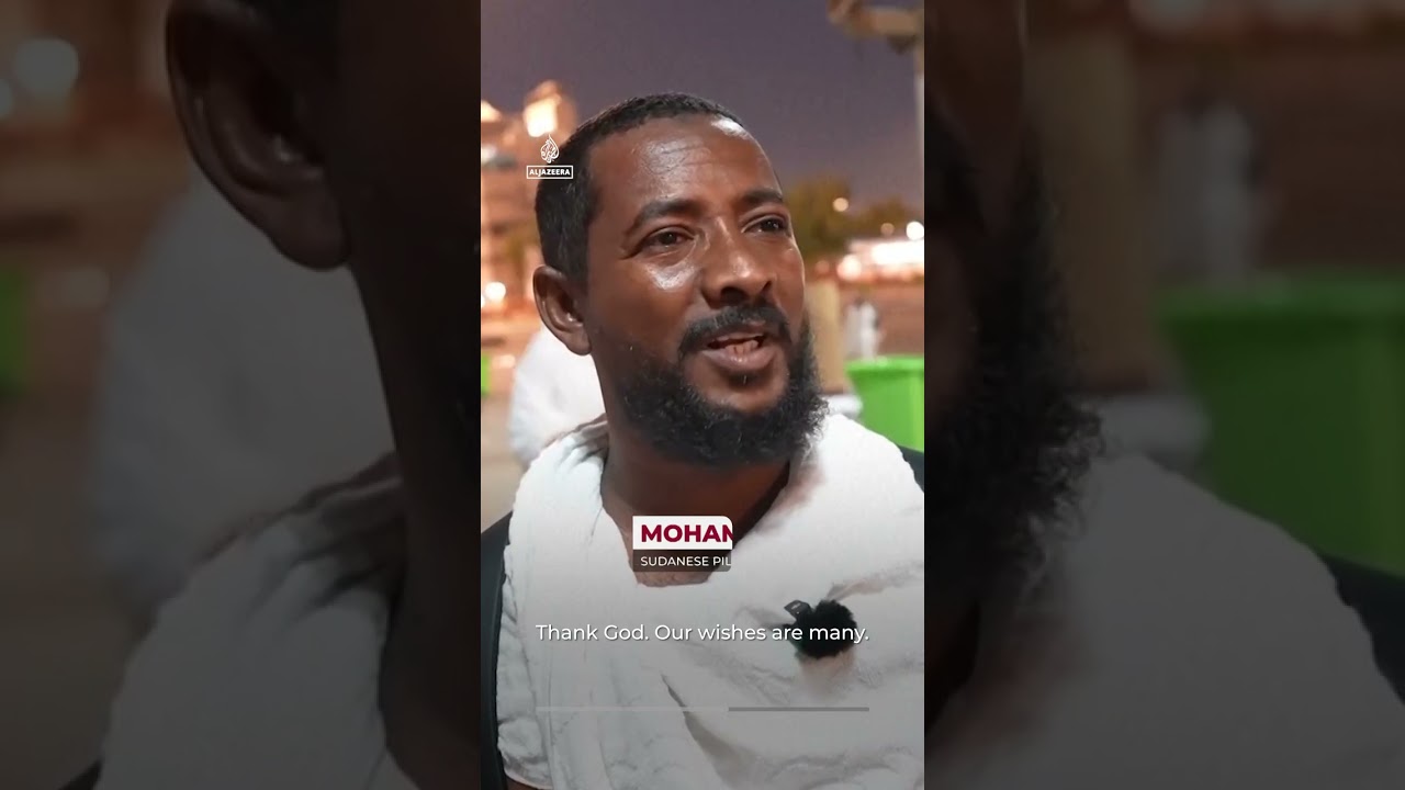 يؤدي المسلمون الصلاة على جبل عرفات في أعلى نقطة من مناسك الحج